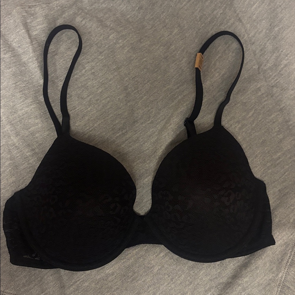 Victoria’s Secret PINK Black Lace Underwire T-Shirt Bra. NWT. - Picture 1 of 4